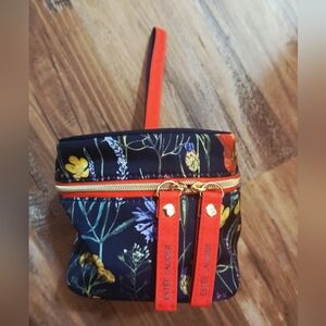 NWOT Estee Lauder Multicolor Cosmetics Bag. Gold Zipper Closure/Accents. 5' X 5